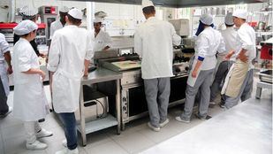 Jóvenes en riesgo de exclusión llevan elaborados más de 30.000 menús desde la cocina GastroMad Villaverde