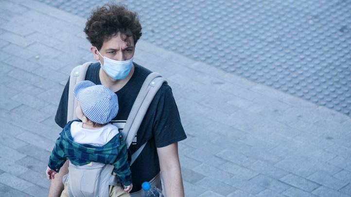 Hombre con mascarilla