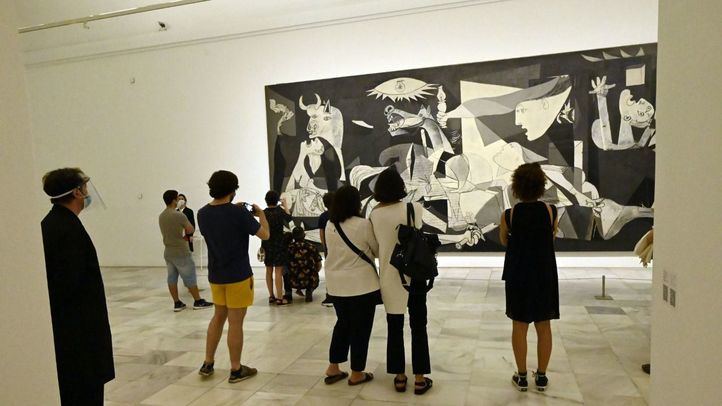 El Museo Reina Sofía es una de las tres grandes pinacotecas de Madrid que ha recibido a sus primeros visitantes este sábado