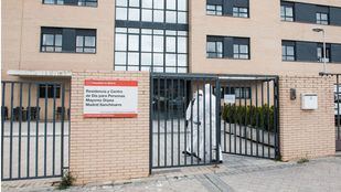 El presidente de la Sociedad Española de Geriatría pide que dejen de buscarse culpables