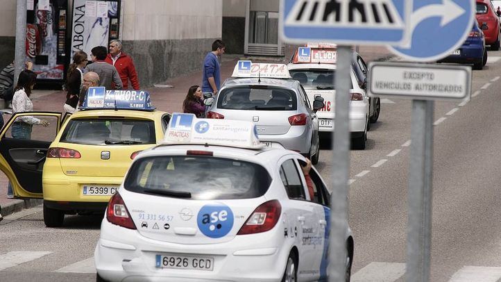 Las autoescuelas madrileñas reabren con cambios y 35.000 exámenes pendientes