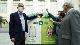 El reciclaje de los madrileños se transforma en 6.000 kilos de comida para el Banco de Alimentos