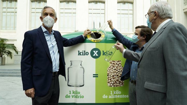 El reciclaje de los madrileños se transforma en 6.000 kilos de comida para el Banco de Alimentos