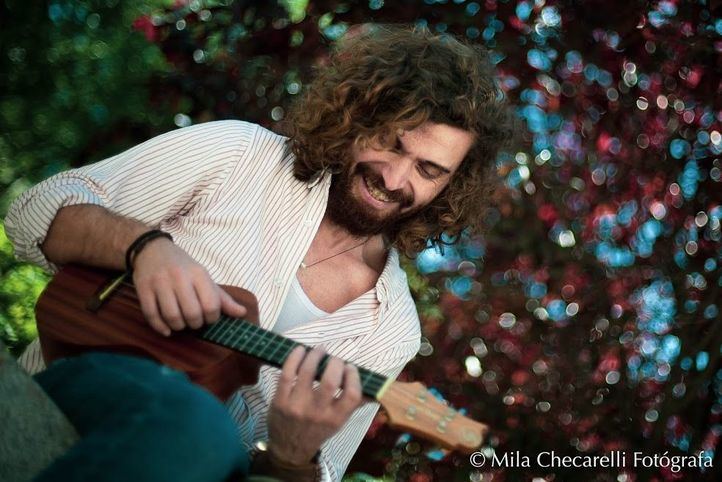 Héctor Lacosta, voz, y compositor de Tu Otra Bonita.