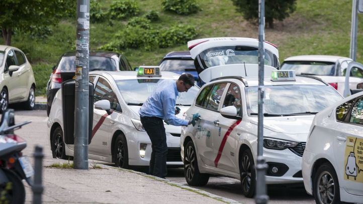Carabante ofrece a los taxistas implantar taxi compartido y licencia por puntos