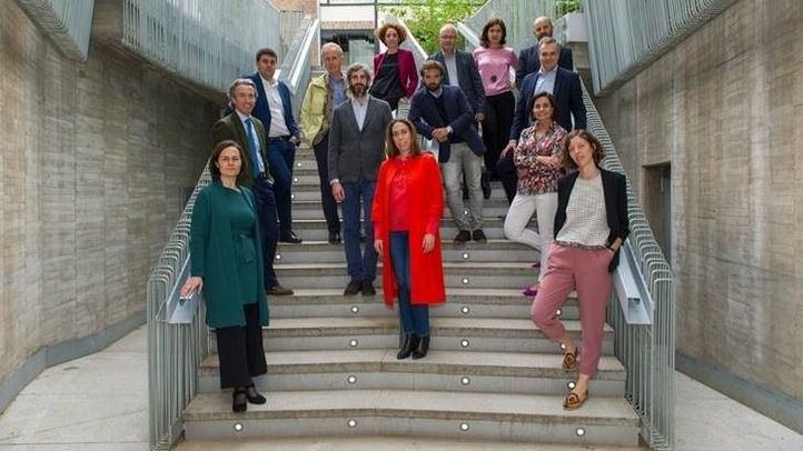 Imagen de recurso de la Junta de Gobierno del COAM, presidida por Belén Hermida, en el momento inicial de su constitución.