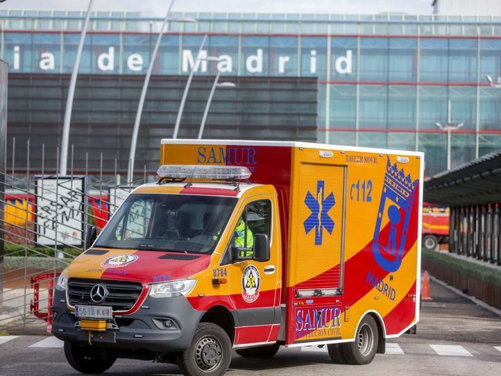 Salida de una ambulancia del Samur del Hospital de Ifema.