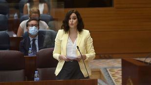 Ayuso no colgará este año la bandera LGTB en Sol en cumplimiento a la sentencia del Supremo