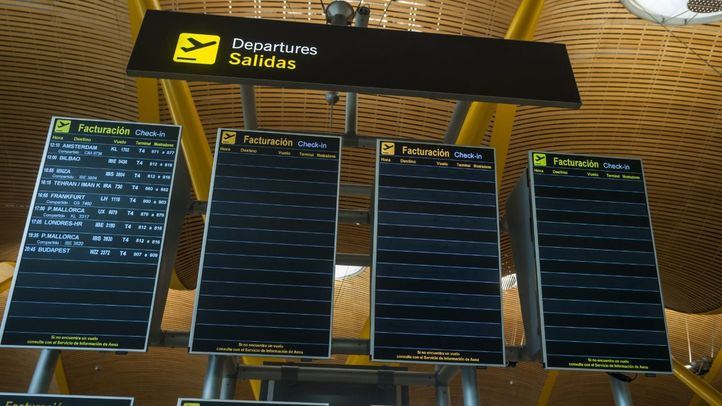 Paneles de información en el Aeropuerto de Barajas