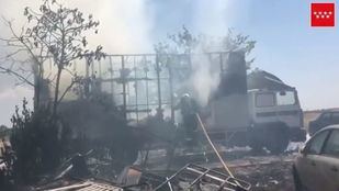 Dos intoxicados leves por el incendio de un camión