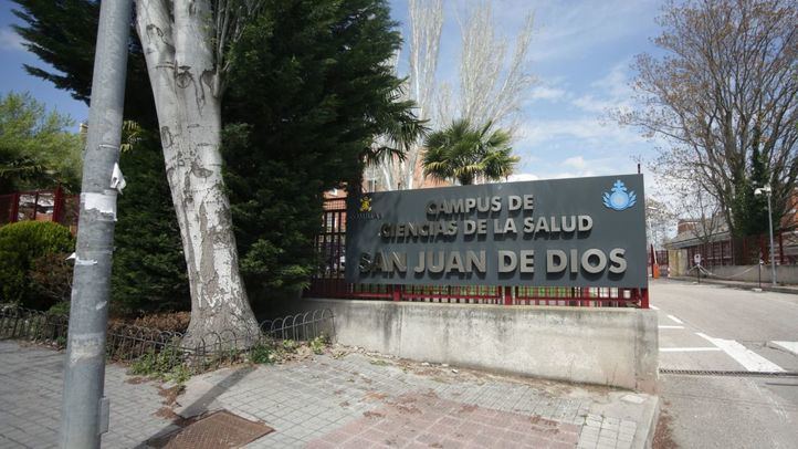Entrada al Campus de Ciencias de la Salud San Juan de Dios.