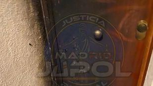 Un hombre incendia su casa en Carabanchel para "vengarse" de sus vecinos