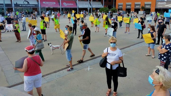 Manifestación de la Coordinadora Vecinal de Latina 'frente al abandono institucional'