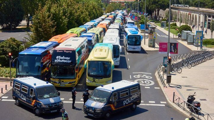 Imagen de archivo del sector de autobuses discrecionales concentrado ante el Ministerio de Transporte.