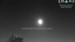 La roca de un asteroide impacta contra la atmósfera y genera una bola de fuego sobre Madrid