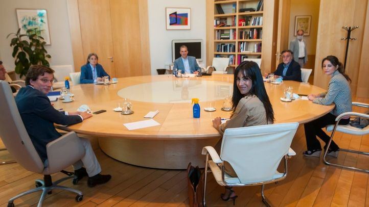 Reunión de portavoces para iniciar la negociación del pacto municipal para reactivar Madrid.