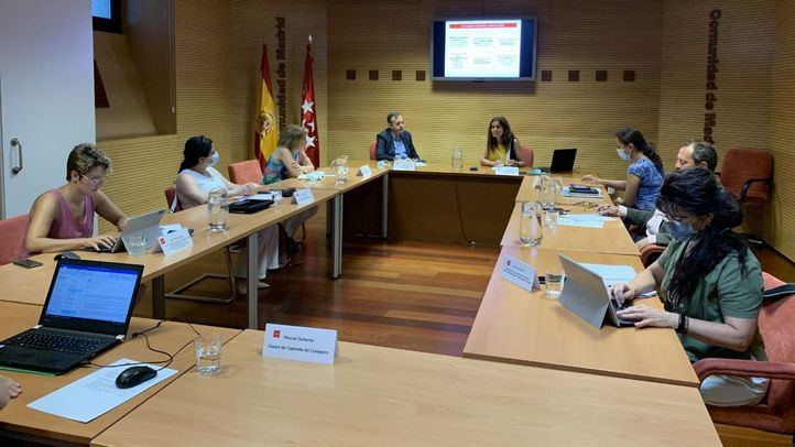 Alberto Reyero se reúne con los portavoces de la Comisión de Políticas Sociales en la Asamblea de Madrid