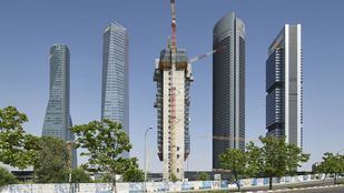 Desalojada la Torre Caleido por la rotura de una tubería de gas