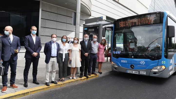 Primer autobús a demanda de la EMT que conectará los hospitales 12 de Octubre e Infanta Leonor.