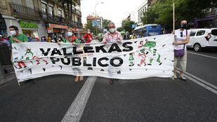 Decenas de asociaciones protestan en Vallecas por los servicios públicos