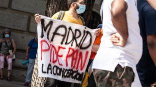 Los migrantes sin papeles empadronados en Madrid podrán acceder a la tarjeta social