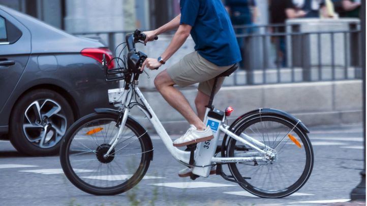 Ciclista en el centro de Madrid