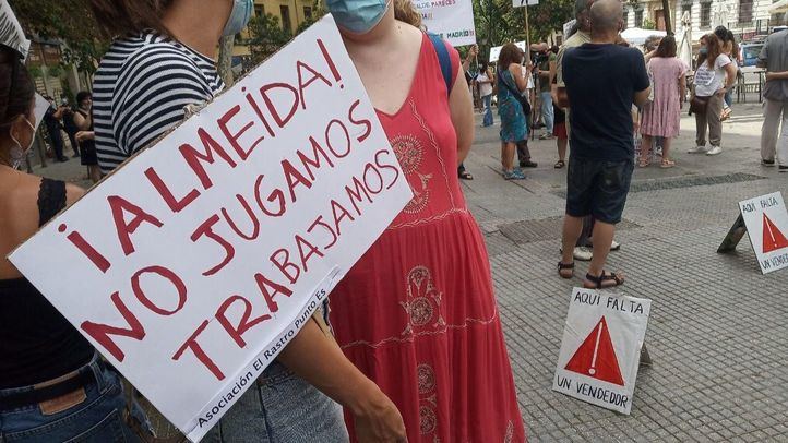 Concentración de los vendedores ambulantes del Rastro por segundo domingo consecutivo