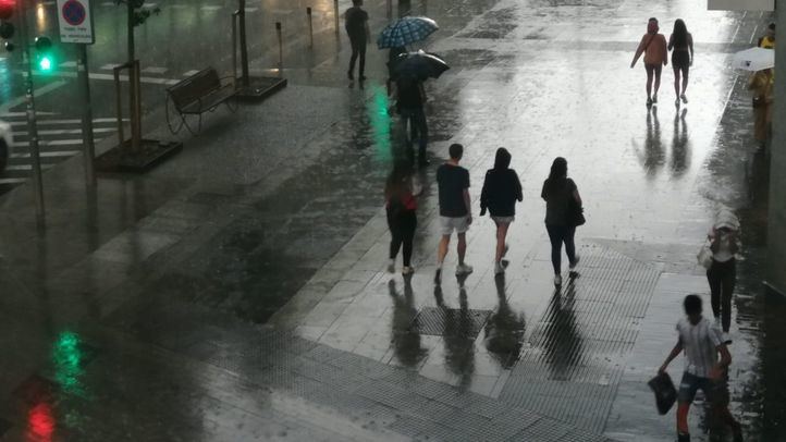 La Gran Vía de Madrid, en plena tormenta.