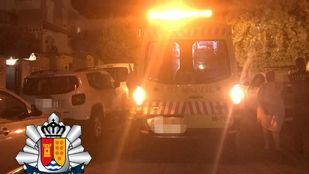 Agentes de la Policía Local de Arroyomolinos salvan la vida de un bebé de un mes que estaba atragantándose