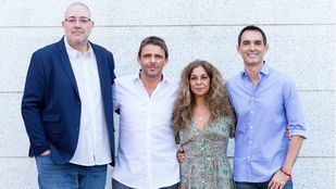 Lolita Flores en el patio de Galileo