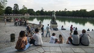 El Retiro y ocho parques mantendrán zonas balizadas por altas temperaturas y viento