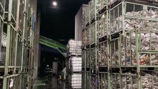 Extinguido un incendio en una nave de reciclado de piezas electrónicas