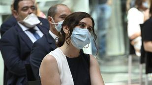 Ayuso no se plantea "por el momento" hacer obligatorio el uso de mascarilla