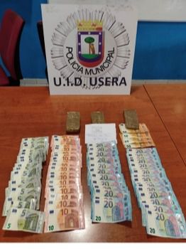 Hachís y dinero intervenido en la operación