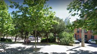 Pandilleros semiamputan un dedo a un vecino de Carabanchel por regañarles