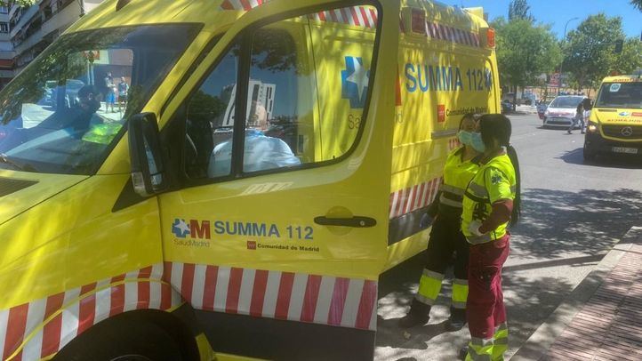 Ambulancia del Summa en el lugar del accidente.