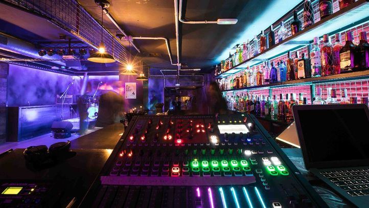 Denunciados cuatro locales de Huertas por no respetar las distancias