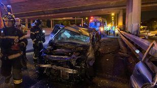 Herido muy grave tras caer con su vehículo a la A-3 desde una altura de 10 metros