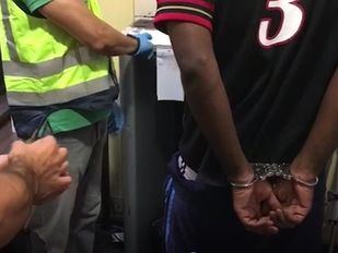 Tres detenidos cuando intentaban entrar en un domicilio trepando por la fachada