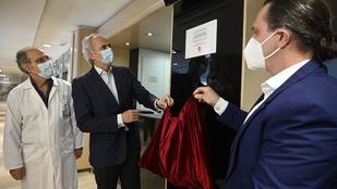 Una placa reconoce la colaboración hotelera en la crisis sanitaria del coronavirus