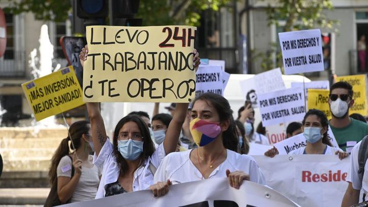 Concentración de los MIR el pasado lunes por las calles de la capital.