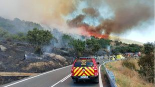 Activado el nivel 2 en el incendio de Robledo de Chavela por su proximidad a Zarzalejo