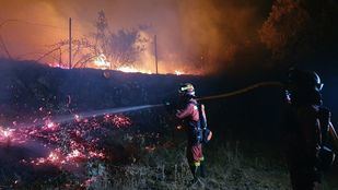 El incendio de Robledo sigue estabilizado pero no se da por controlado