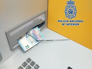 Desmantelado un grupo de estafadores que manipulaban cajeros automáticos con una nueva técnica
