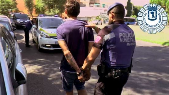 Hombre arrestado por agredir a otro en Mesón de Paredes