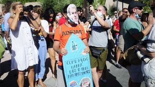 Uno de los asistentes a la manifestación antimascarillas, ingresado grave con coronavirus