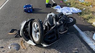 Herida grave una motorista en un choque frontal contra otro vehículo en Casarrubuelos