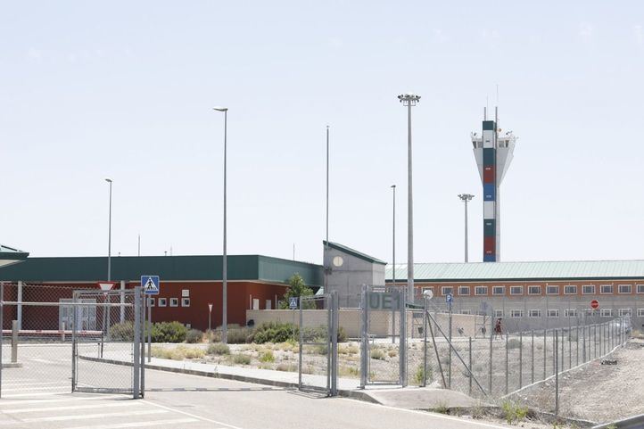 Un preso se autolesiona e incendia su celda en la cárcel de Estremera