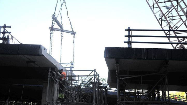Obras de demolición del puente de Joaquín Costa