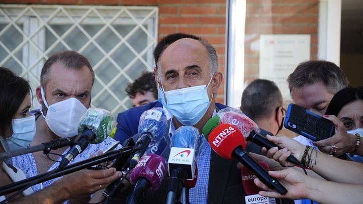 Antonio Zapatero visita las pruebas PCR en Alcobendas